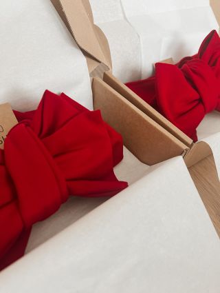 Z jemné bavlny, v té nejkrásnější červené 🎀 Rozromilé ručně šité mašle CHRISTMAS RED najdeš nyní na MASHLE 👌 #mashle...