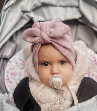 Teploučké, roztomilé, správně rošťácké jako naše holčičky🥹 tento turbánek bude tvoje princezna milovat! Jemná pletenina v...